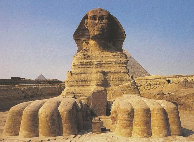 Great Sphinx with Thutmose 'Dream Stele' between paws.